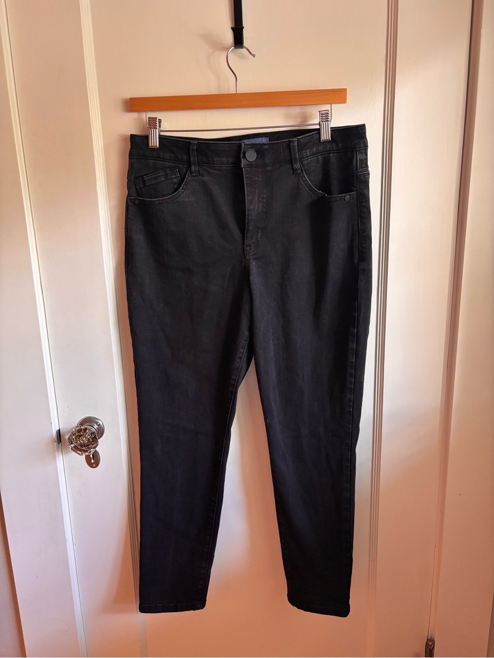 Democracy Women's Skinny Jeans in Black